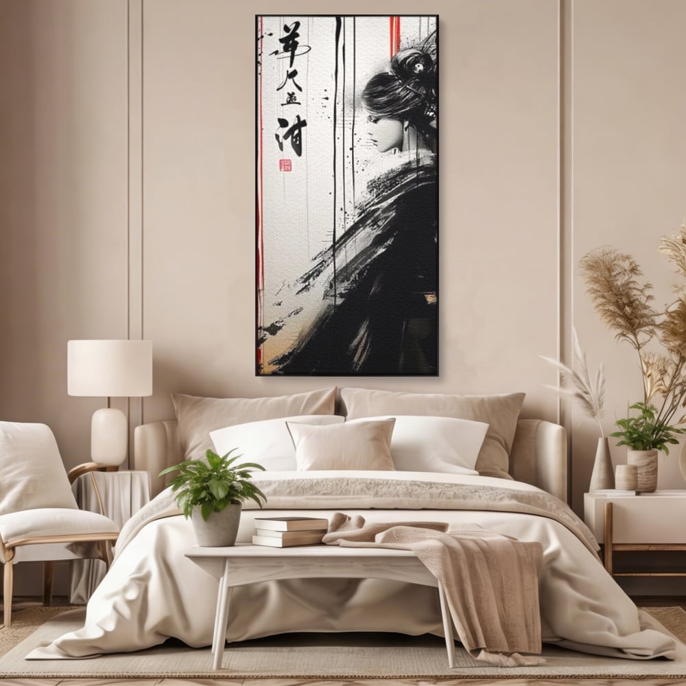 Tablou canvas cu tablou vertical cu gheisa in tus, in rama de aluminiu negru, pe perete intr-un dormitor